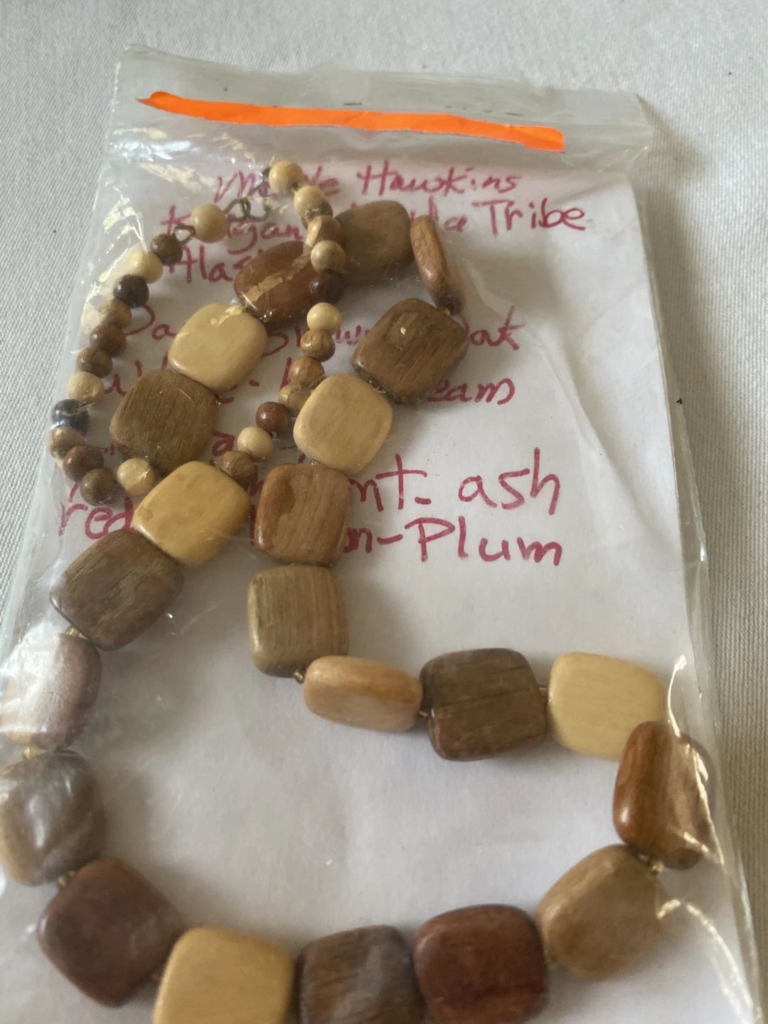 Vintage-style fashion necklace with variegated wood and resin beads